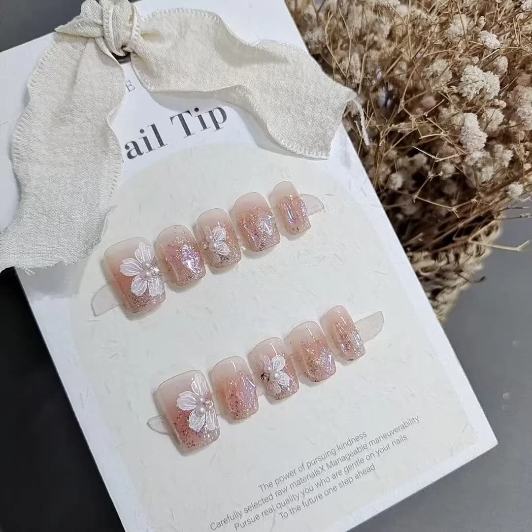 Korte Ballerina Kunstige Negle med Perle- og Blomsterdesign
