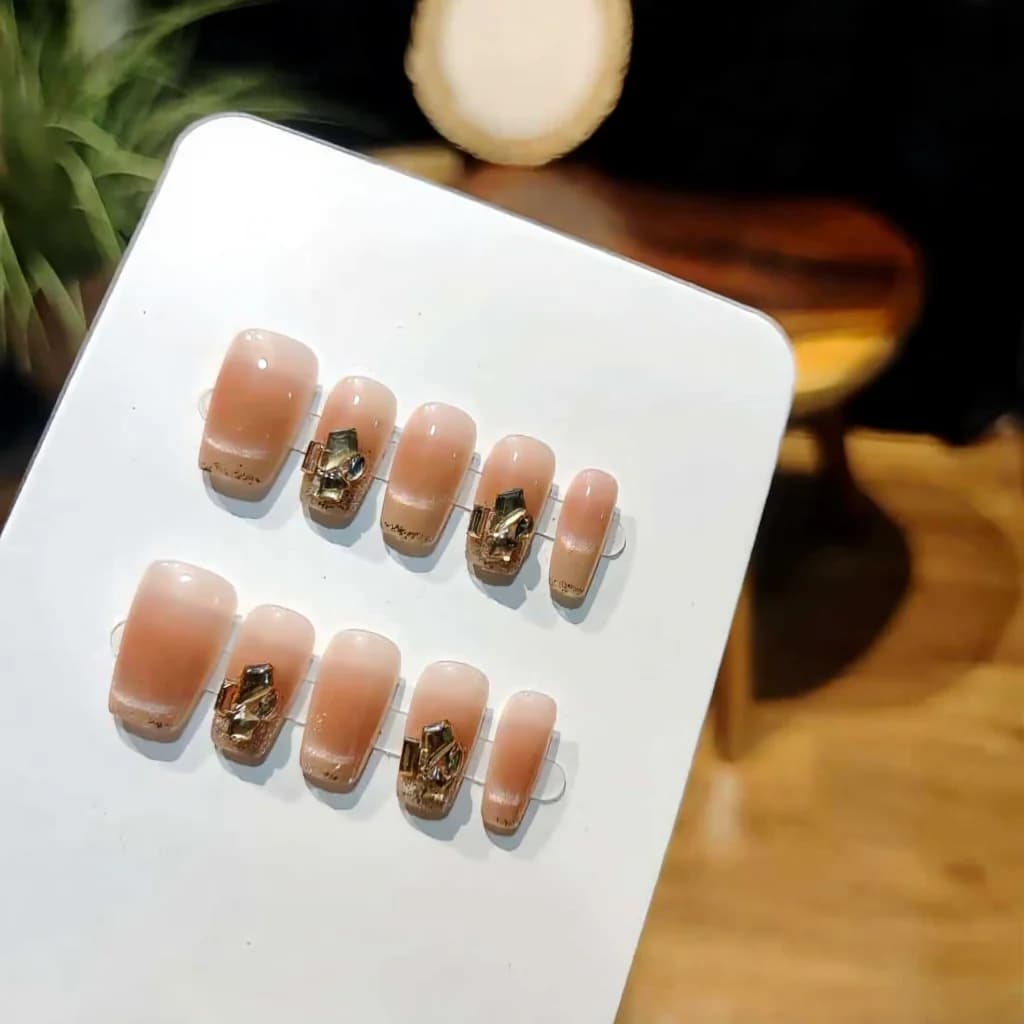 Tryk-på negle Cat Eye Blush med rhinsten, kort kisteform, 30 stk.
