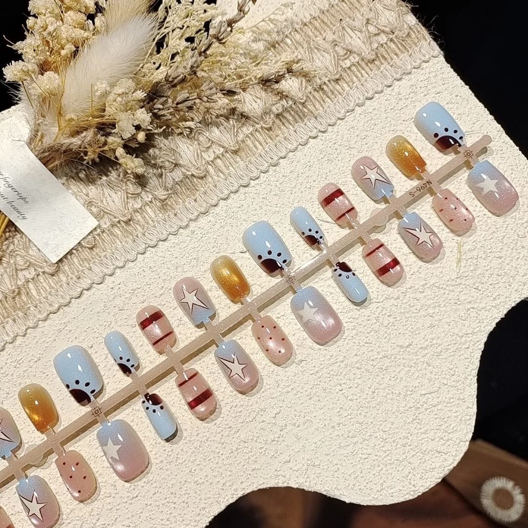 Isblå Cat Eye Press-On Negle med Stjerneglitter, Kort Ballerinaform