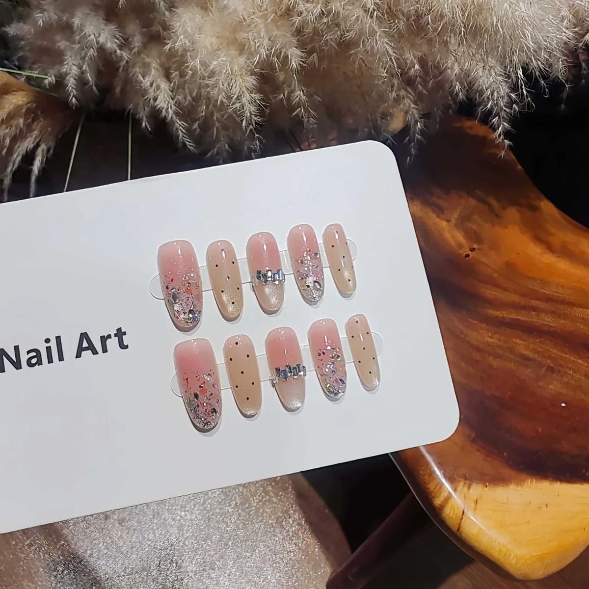 Nude sølv glitter kunstige negle med katteøje-effekt, medium oval form