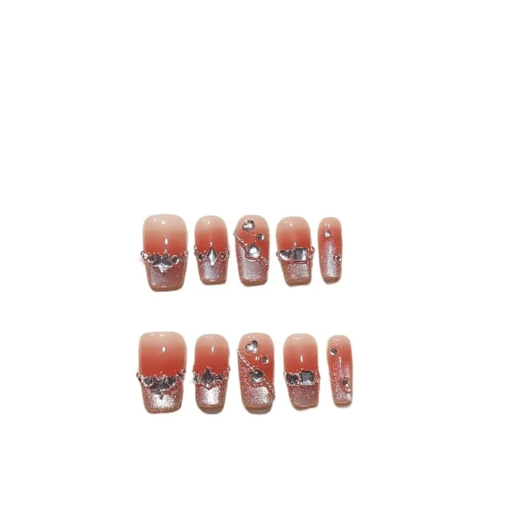 Korte firkantede press-on negle med cat-eye, blush gradient og krystalsten