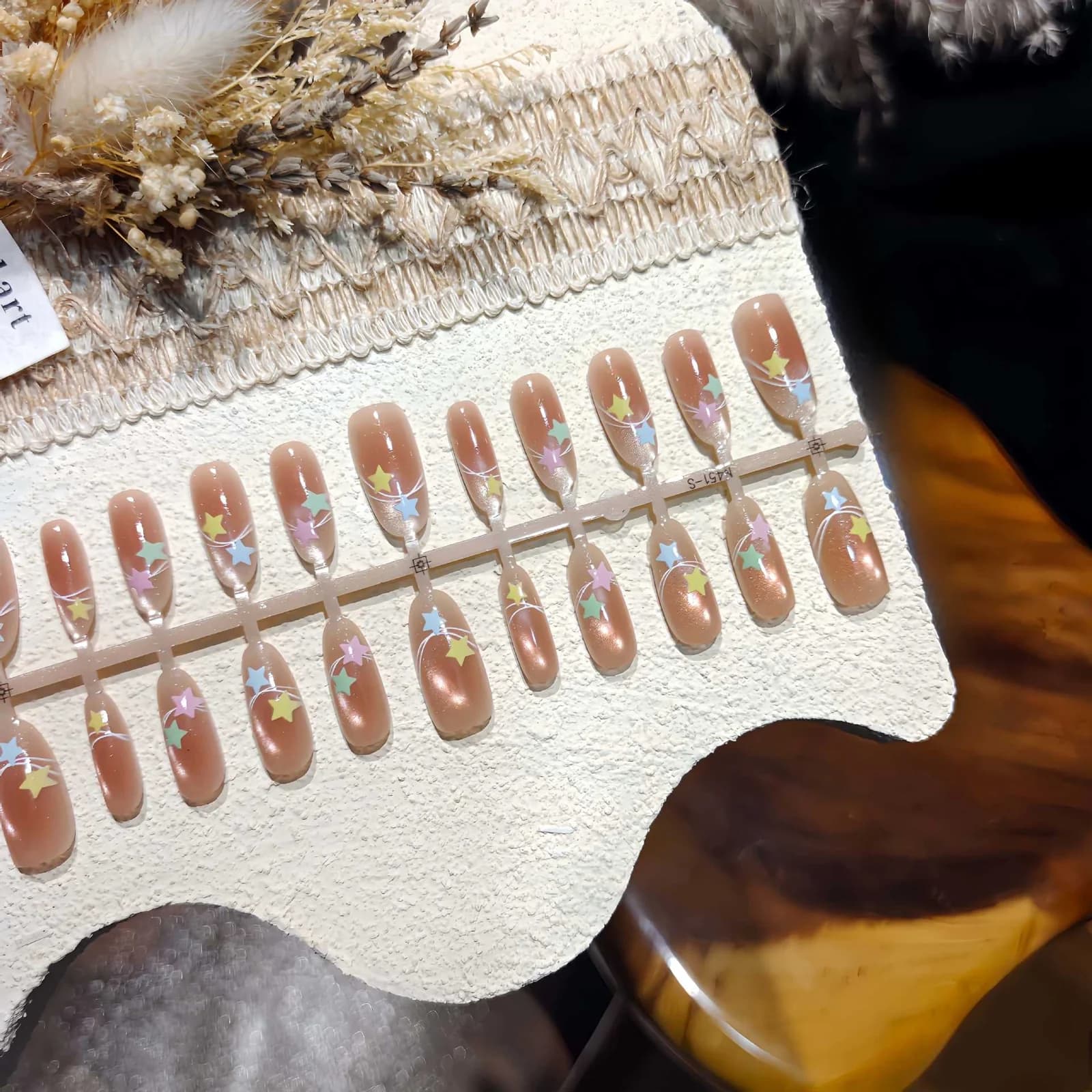 Katteøje kunstige negle, nude tåge med stjernedesign, genanvendelig manicure