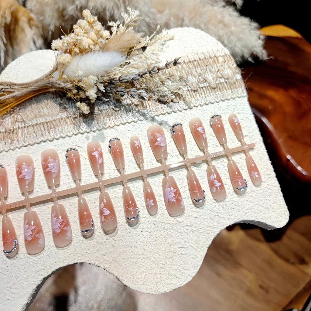 Blomstrede press-on negle med rhinsten, langt gradient blush-design