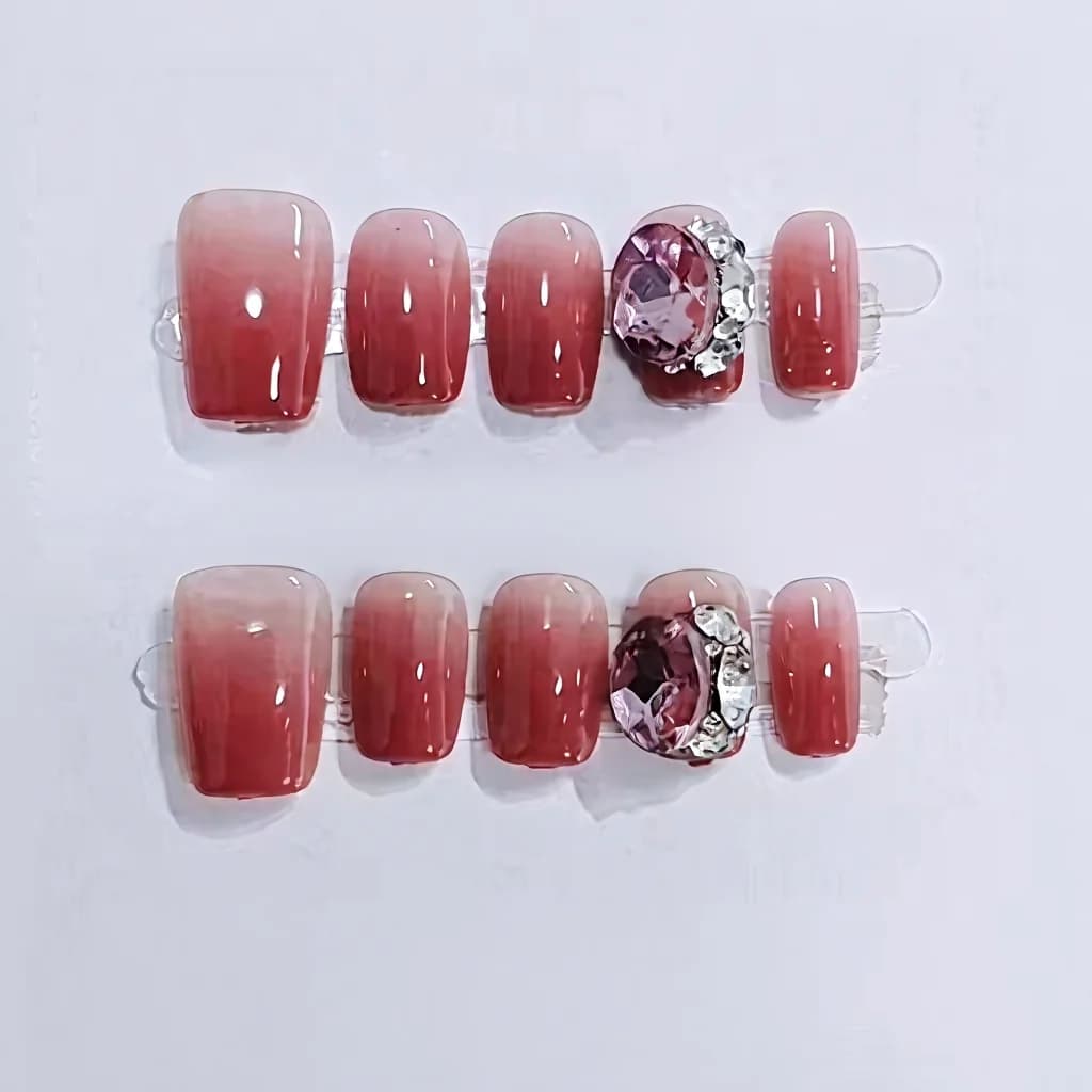 Press-on negle med rose-gradient og store rhinsten, kort kisteform