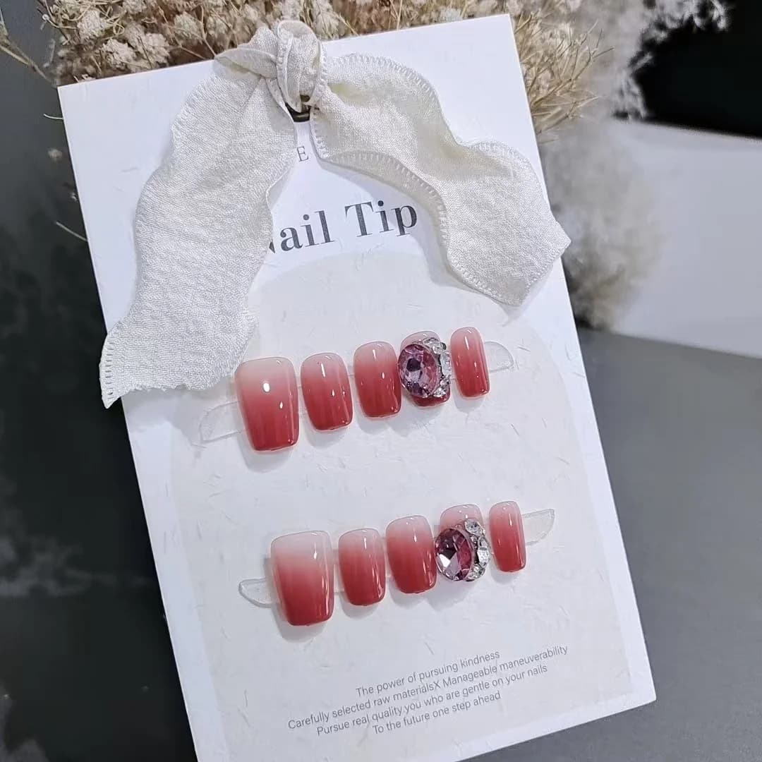 Press-on negle med rose-gradient og store rhinsten, kort kisteform