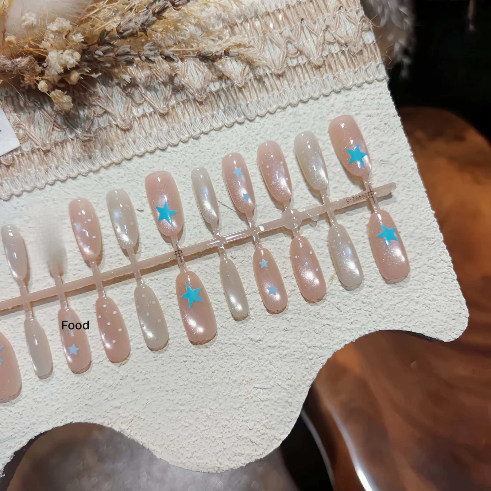 Cat Eye Kunstige Negle Lys Fersken Stjernet Design 30 stk.