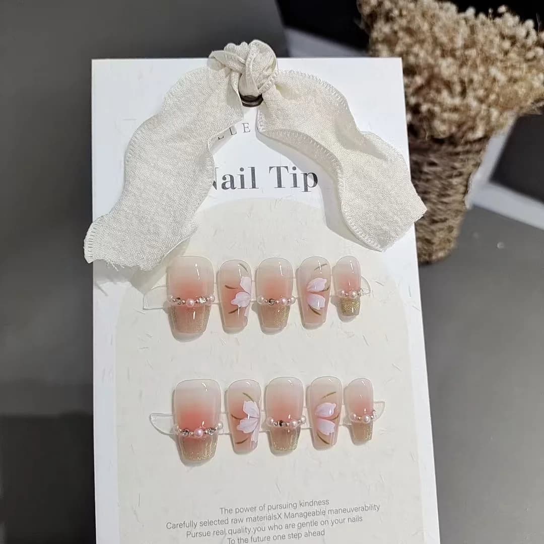 Grønne cat eye press-on negle, kort firkantet form, fransk tip med blomster
